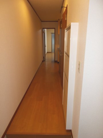 ニューナイスマンションの内装|明るい色調の室内です