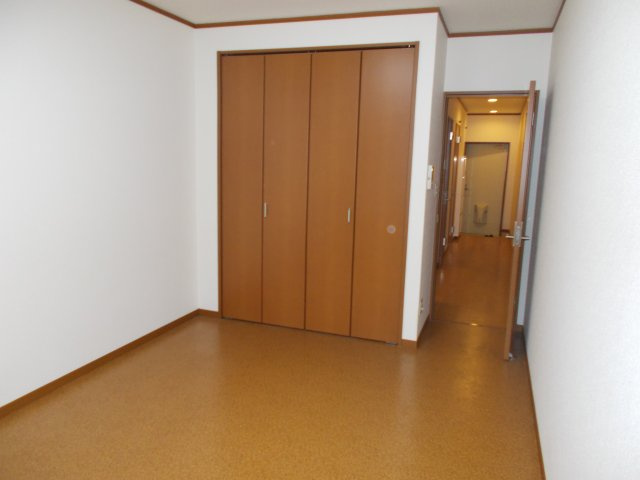 ニューナイスマンションの内装|明るい室内です