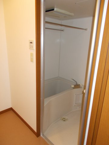 ニューナイスマンションの浴室|落ち着いた空間のお風呂です