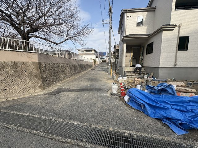 【その他】 | 福岡市東区香住ヶ丘5丁目第1　A号棟（全6棟）【仲介手数料無料・0円】 | 現地写真。前面道路です。