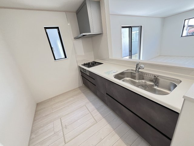 【キッチン】 | 福岡市東区香住ヶ丘5丁目第1　A号棟（全6棟）【仲介手数料無料・0円】 | 施工例。施工例は完成時と異なる場合があります。