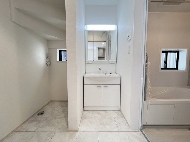 【洗面所】 | 福岡市東区香住ヶ丘5丁目第1　A号棟（全6棟）【仲介手数料無料・0円】 | 施工例。施工例は完成時と異なる場合があります。