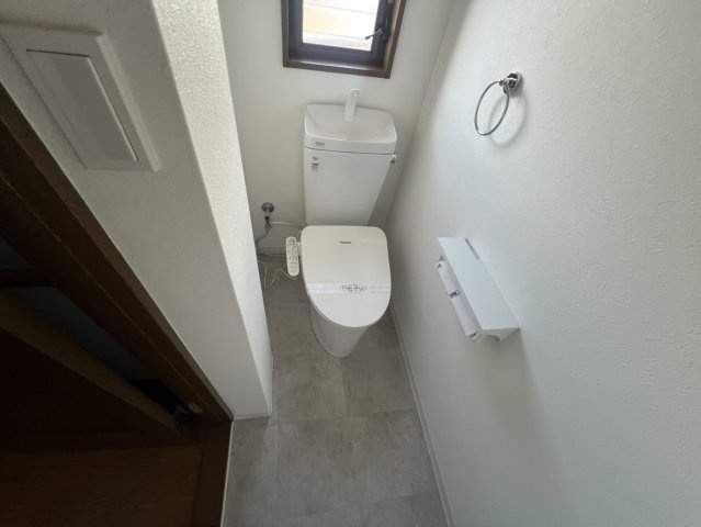 清滝中古戸建のトイレ|2階のトイレです
