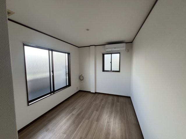 清滝中古戸建の寝室|使い勝手のいい寝室です