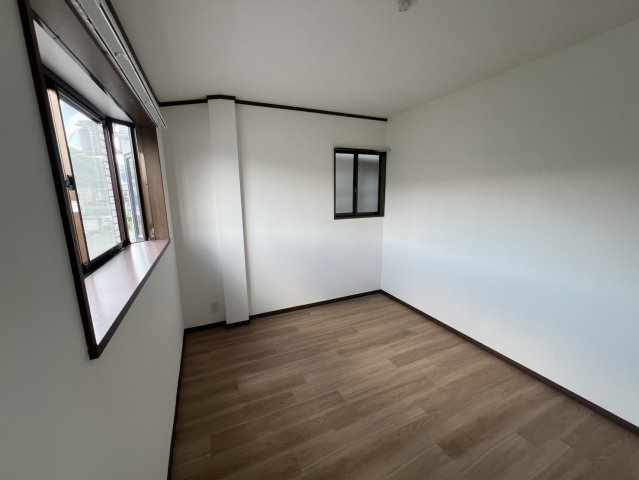 清滝中古戸建の洋室|明るい洋室です