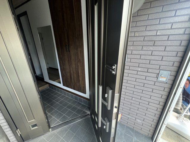 清滝中古戸建の玄関|落ち着いた玄関です