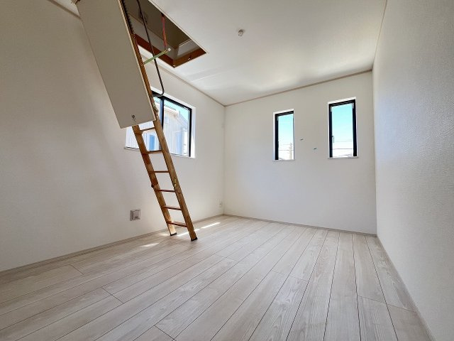 【子供部屋】 | 福岡市東区香住ヶ丘5丁目第1　C号棟（全6棟）【仲介手数料無料・0円】 | 施工例。施工例は完成時と異なる場合があります。