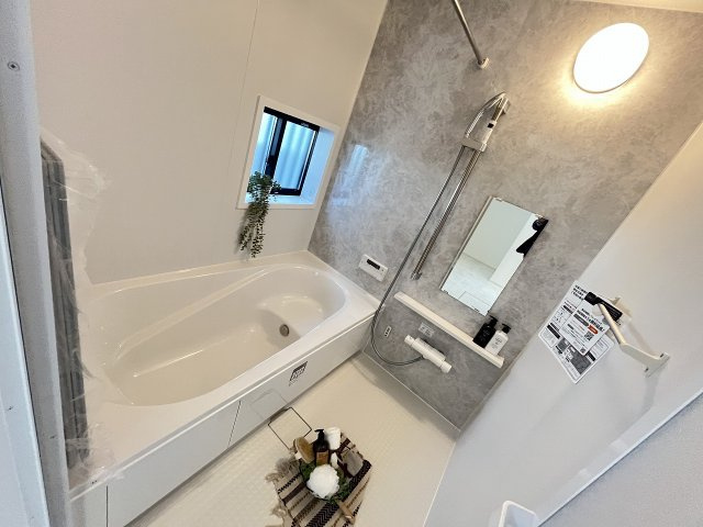 【内装】 | 福岡市東区香住ヶ丘5丁目第1　E号棟（全6棟）【仲介手数料無料・0円】 | 施工例。浴室です。施工例は完成時と異なる場合があります。