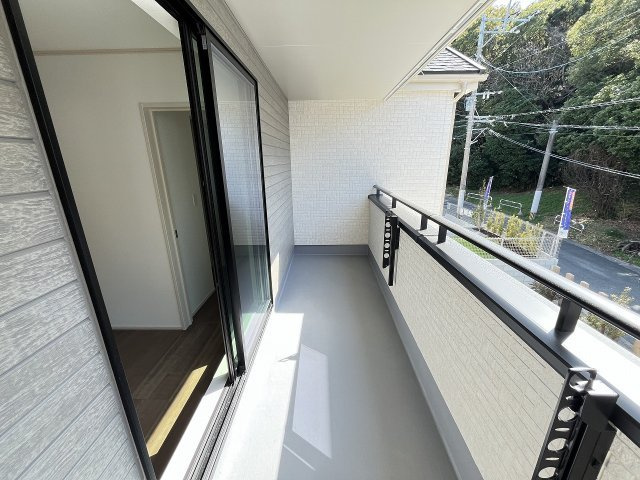 【バルコニー】 | 福岡市東区香住ヶ丘5丁目第1　E号棟（全6棟）【仲介手数料無料・0円】 | 施工例。施工例は完成時と異なる場合があります。