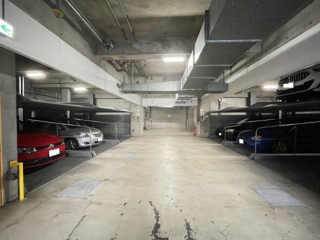 ロイヤルヒルズ駐車場の駐車場