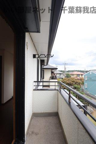 ちはら台南貸家のバルコニー|開放的で明るい空間を演出してくれるバルコニーです