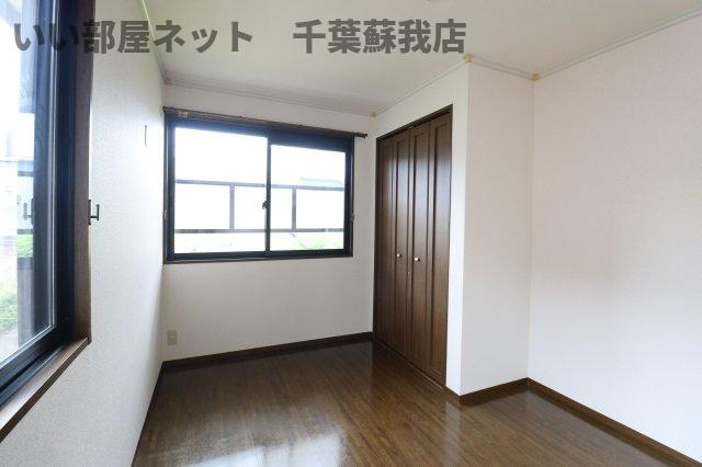 ちはら台南貸家の寝室|落ち着いた色調の寝室です