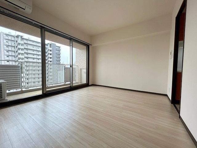 アーバンフラッツ西中島の居間・リビング