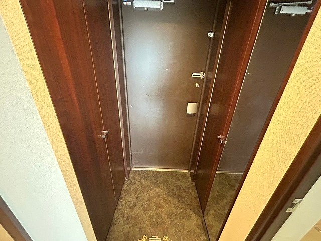 アーバンフラッツ西中島の玄関