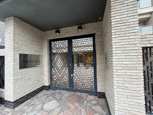 アーバンフラッツ西中島のエントランス