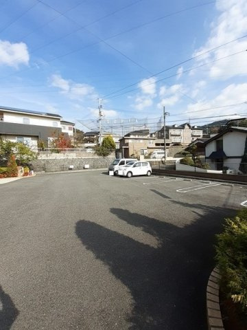 ウィンドワードの駐車場