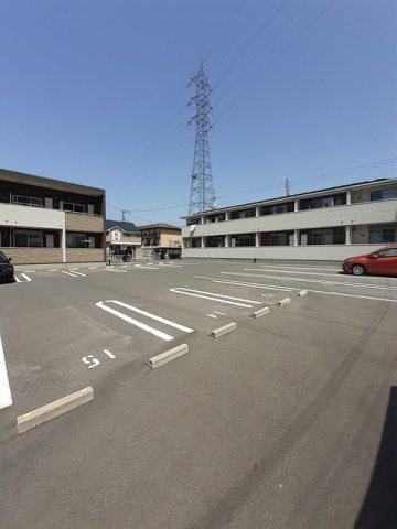 サンビレッジＥの駐車場