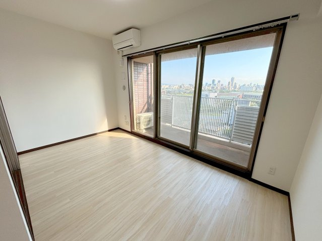 アーバンフラッツ西中島の居間・リビング