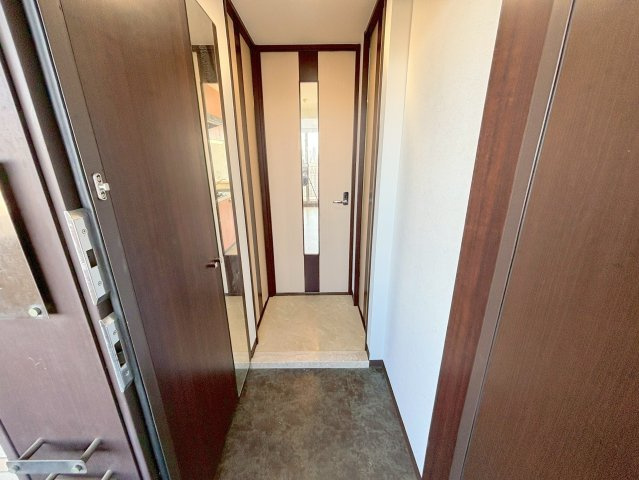 アーバンフラッツ西中島の玄関