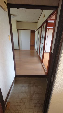 ヒロコーポの玄関