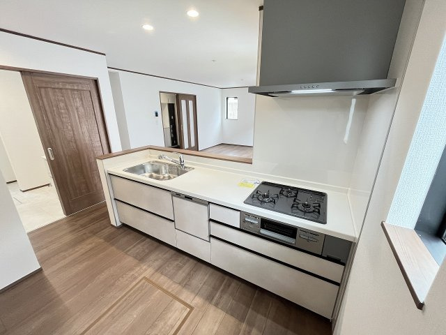 【キッチン】 | 福岡市東区香住ヶ丘5丁目第1　D号棟（全6棟）【仲介手数料無料・0円】 | 施工例。施工例は完成時と異なる場合があります。
