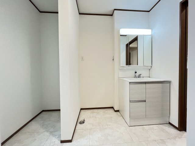 【洗面所】 | 福岡市東区香住ヶ丘5丁目第1　D号棟（全6棟）【仲介手数料無料・0円】 | 施工例。施工例は完成時と異なる場合があります。