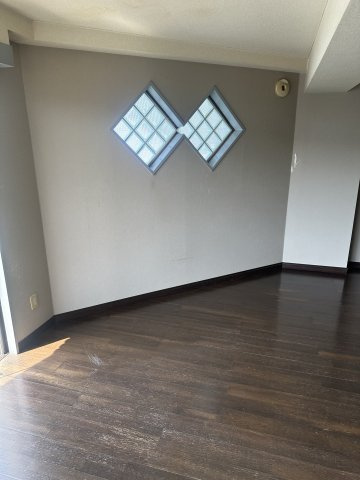 エマーレ与野本町の居間・リビング