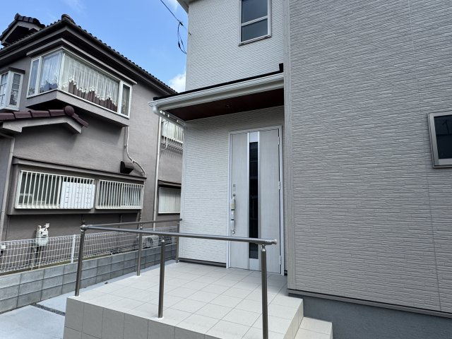 松戸市上本郷新築戸建【上本郷小学校：10分】のエントランス|エントランス・玄関ポーチ