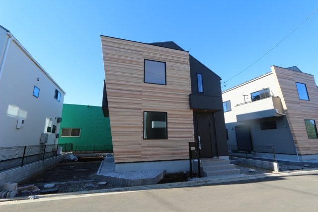 【smile town】国分寺23期の外観|太陽光パネル搭載で、家計にも環境にも優しいエコな暮らしを実現！