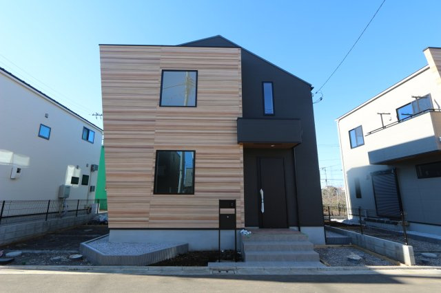 【smile town】国分寺23期の外観|家族のつながりを大切にできるリビングイン階段のLDK。帰宅やお出かけのたびに自然と顔を合わせ、会話が生まれる温かな住まい。見守りにも安心の間取りです。
