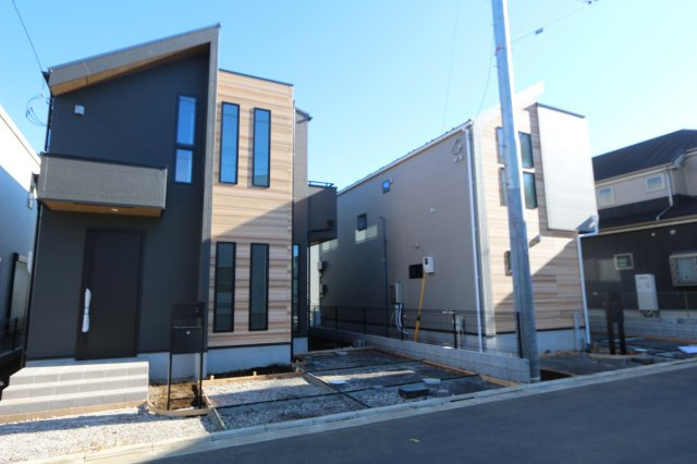 【smile town】国分寺23期の外観|オープンキッチンは家族や来客と一緒に作業がしやすく、リビングにいるお子様にも目が届きます♪