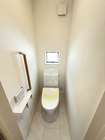 【内装】 | 福岡市東区香住ヶ丘5丁目第1　B号棟（全6棟）【仲介手数料無料・0円】 | 施工例。1階のトイレです。施工例は完成時と異なる場合があります。