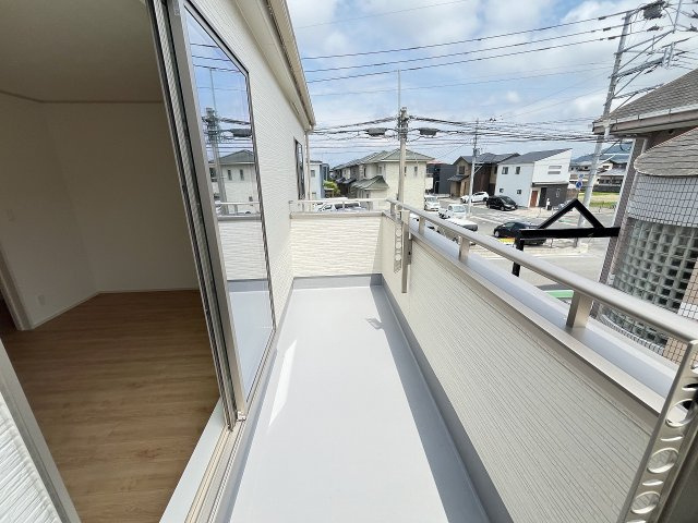 【バルコニー】 | 福岡市東区香住ヶ丘5丁目第1　B号棟（全6棟）【仲介手数料無料・0円】 | 施工例。施工例は完成時と異なる場合があります。