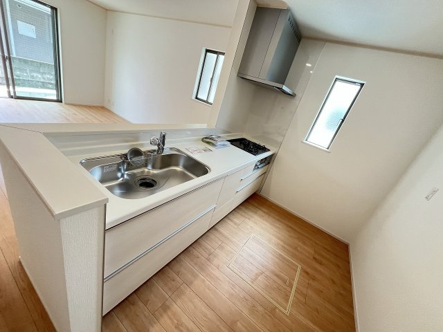 【キッチン】 | 福岡市東区香住ヶ丘5丁目第1　B号棟（全6棟）【仲介手数料無料・0円】 | 施工例。施工例は完成時と異なる場合があります。
