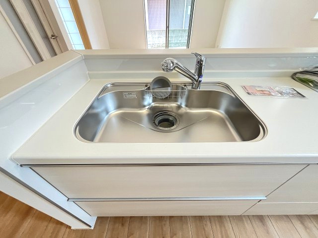 【キッチン】 | 福岡市東区香住ヶ丘5丁目第1　B号棟（全6棟）【仲介手数料無料・0円】 | 施工例。施工例は完成時と異なる場合があります。