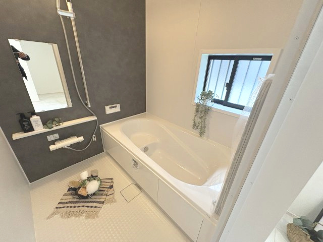 【内装】 | 福岡市東区香住ヶ丘5丁目第1　F号棟（全6棟）【仲介手数料無料・0円】 | 施工例。浴室です。施工例は完成時と異なる場合があります。