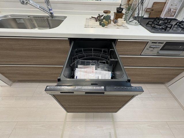 【キッチン】 | 福岡市東区香住ヶ丘5丁目第1　F号棟（全6棟）【仲介手数料無料・0円】 | 施工例。施工例は完成時と異なる場合があります。