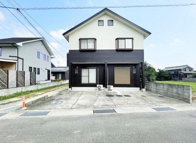 ルーチェ山下の駐車場