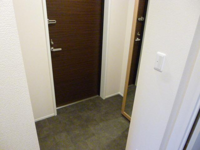 【玄関】 | サンビューノ | ※別部屋の参考写真です