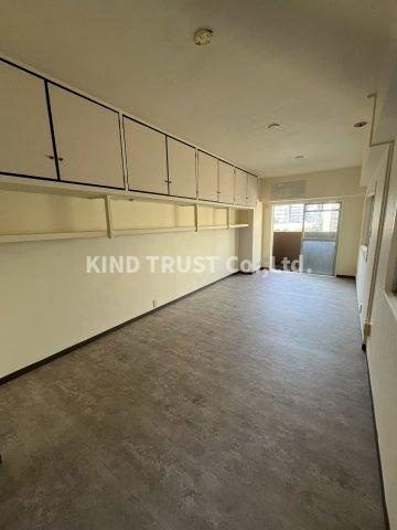 朝日プラザ梅田の洋室|明るい洋室です