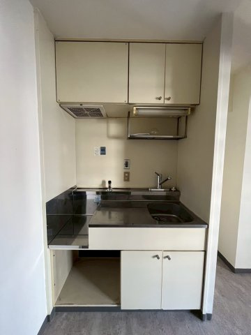 朝日プラザ梅田のキッチン|コンパクトなキッチンで掃除もラクラク