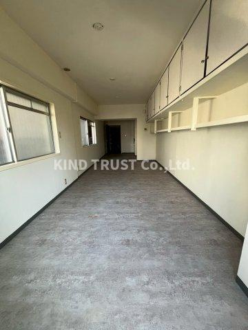 朝日プラザ梅田の内装|明るい室内です