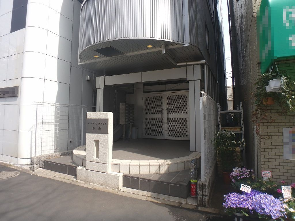 アールブリュット白山のエントランス