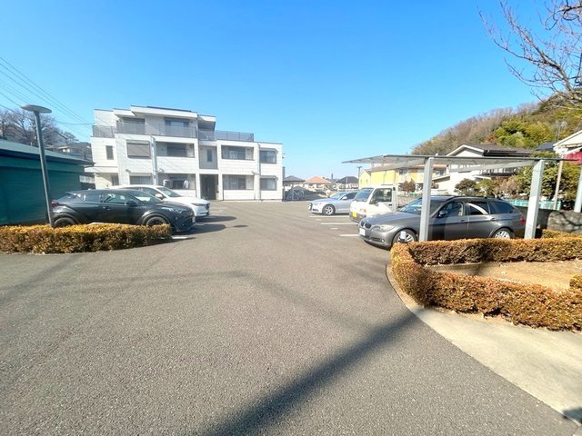 マルベリーメゾンの駐車場
