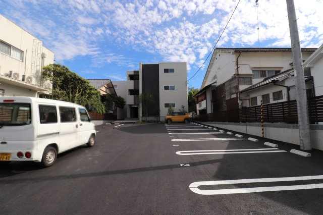 グランベレオ鷹匠の駐車場