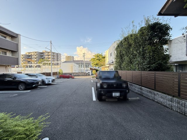 グランベレオ鷹匠の駐車場