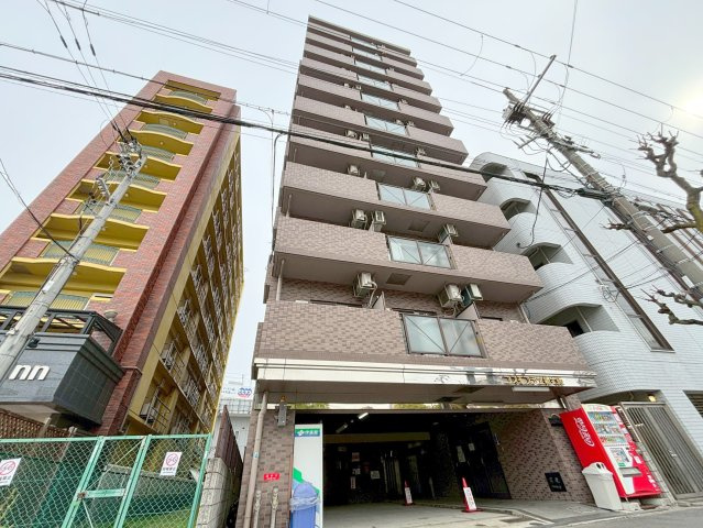 コスモプラザ新大阪の外観