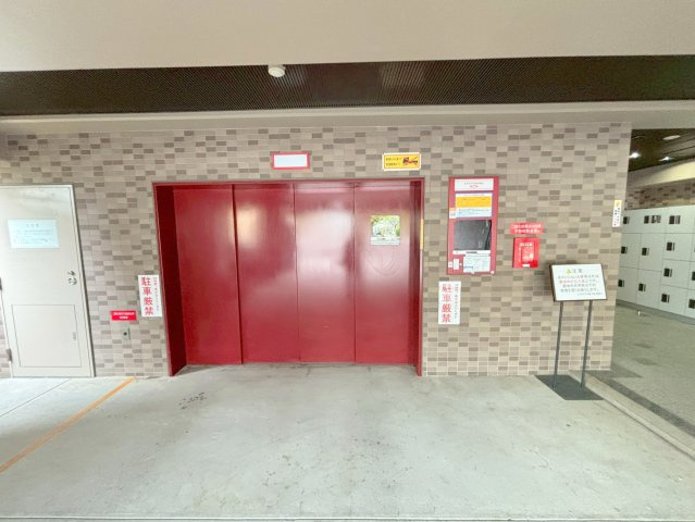 コスモプラザ新大阪の駐車場