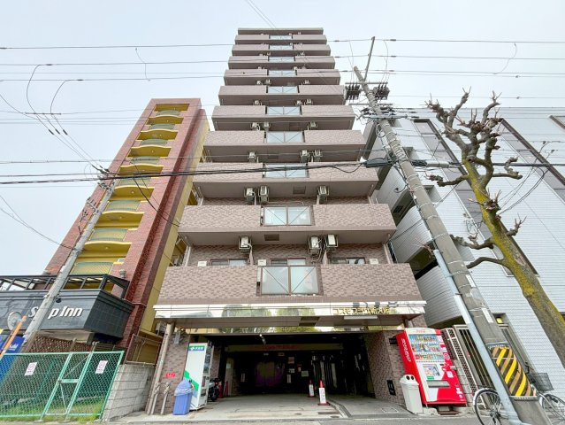 コスモプラザ新大阪の外観