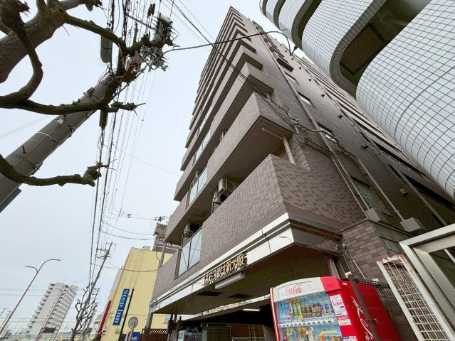 コスモプラザ新大阪の外観